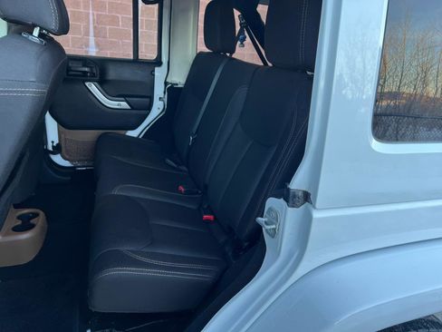 Used 2014 Jeep Wrangler Unlimited Sahara w/ Connectivity Group image 12