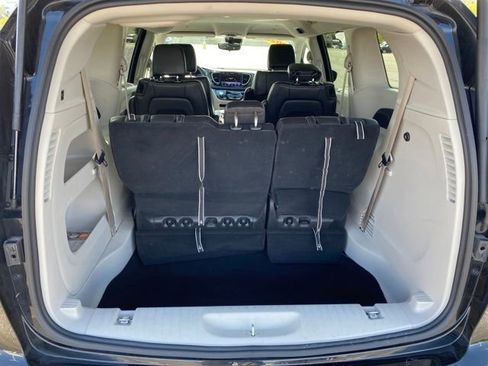 Used 2024 Chrysler Pacifica Touring-L image 20