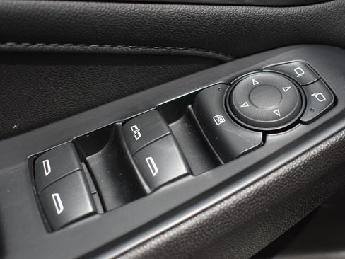 Used 2023 Chevrolet Traverse LT AWD/4WD image 13