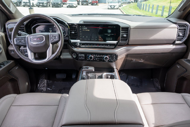 Used 2023 GMC Sierra 1500 SLT w/ SLT Premium Plus Package AWD/4WD image 29
