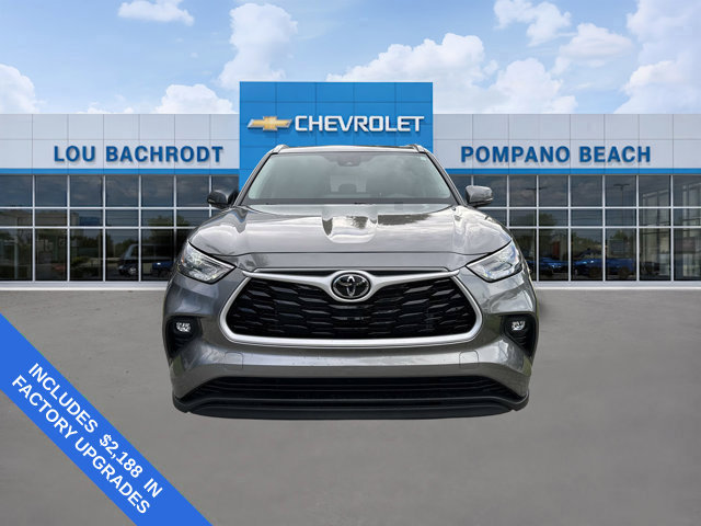 Used 2025 Toyota Highlander XLE FWD image 3