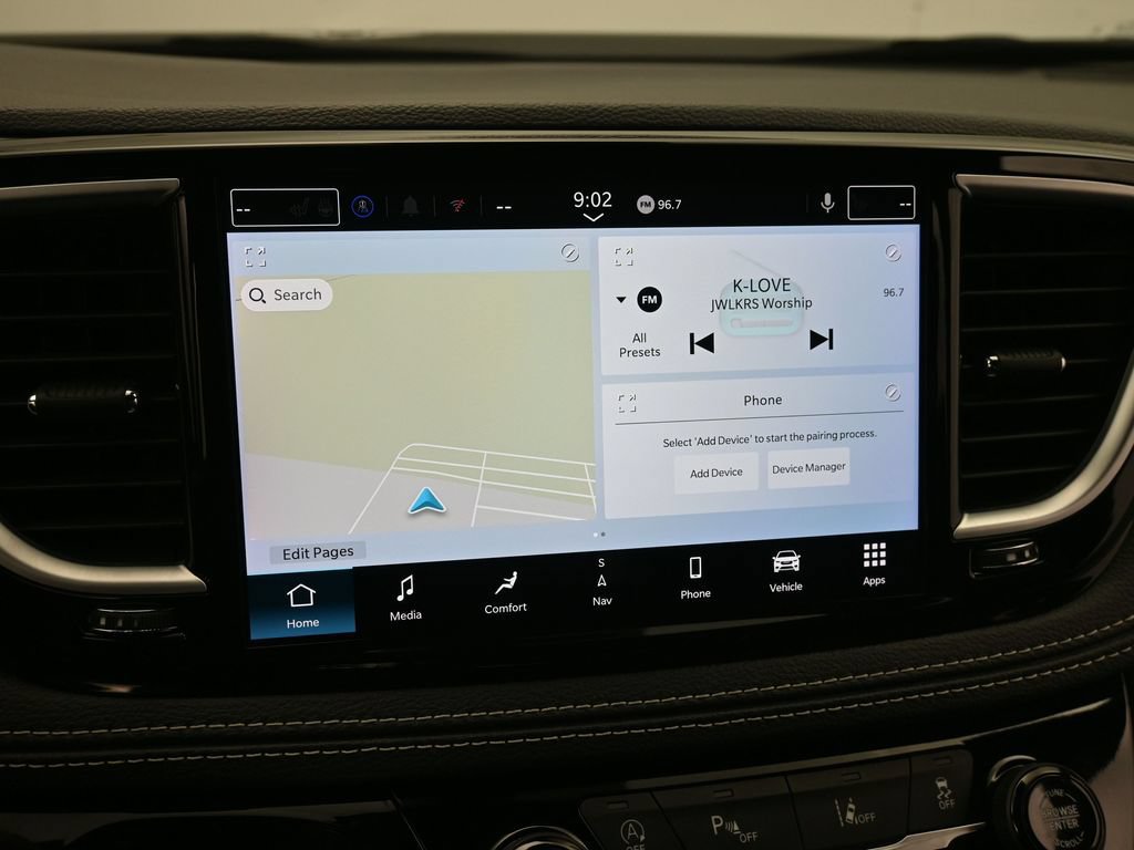Used 2025 Chrysler Pacifica Limited FWD image 10