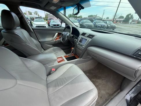 Used 2010 Toyota Camry XLE FWD image 11