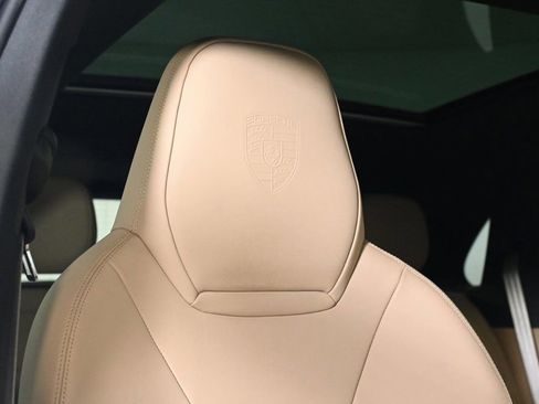 Used 2023 Porsche Cayenne Platinum Edition image 22