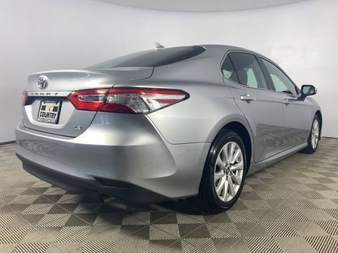 Used 2020 Toyota Camry LE image 7