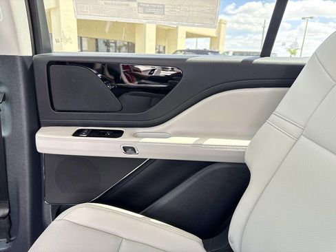 New 2026 Lincoln Aviator AWD image 15