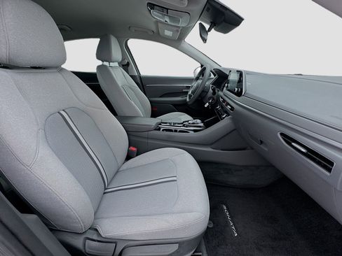 Used 2021 Hyundai Sonata SE w/ Preferred Accessory Package FWD image 18