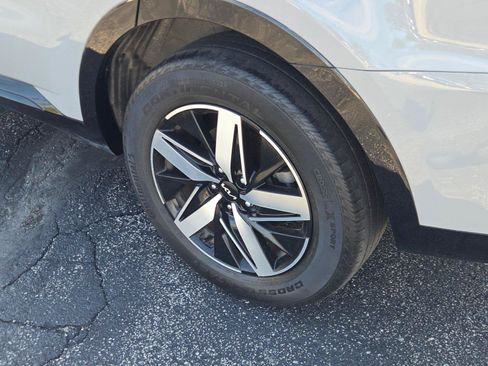 Used 2022 Kia Sorento EX w/ Panoramic Sunroof Package FWD image 18