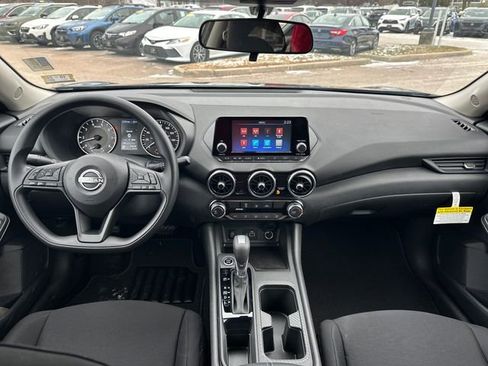 Used 2025 Nissan Sentra S image 5