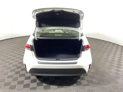 Used 2025 Toyota Corolla LE image 13