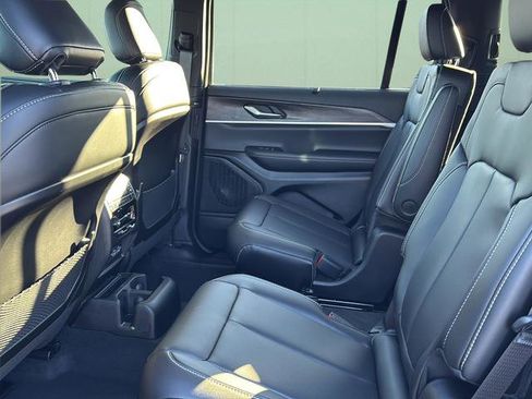New 2025 Jeep Grand Cherokee L Limited w/ Luxury Tech Group II image 21