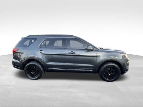 Used 2019 Ford Explorer XLT image 8