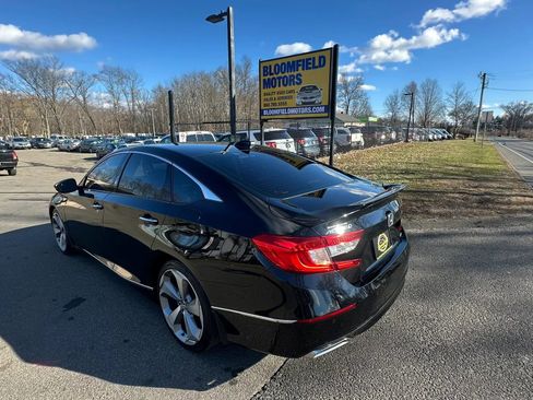 Used 2018 Honda Accord Touring image 7