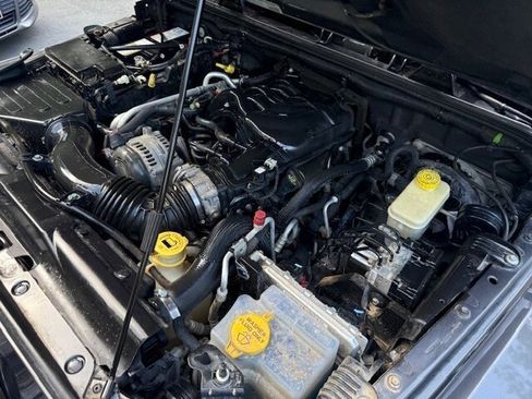 Used 2014 Jeep Wrangler Unlimited Sahara image 31