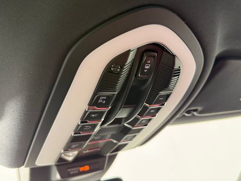 Certified 2026 Porsche Macan AWD/4WD image 19
