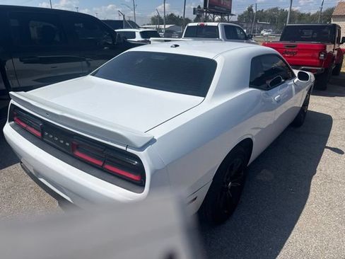 Used 2016 Dodge Challenger SXT RWD image 4