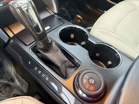 Used 2017 Ford Explorer Platinum image 26
