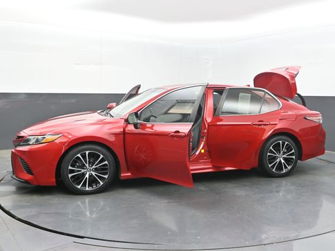 Used 2019 Toyota Camry SE w/ Convenience Package FWD image 40