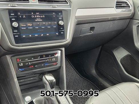 Used 2024 Volkswagen Tiguan SE w/ Panoramic Sunroof Package FWD image 29