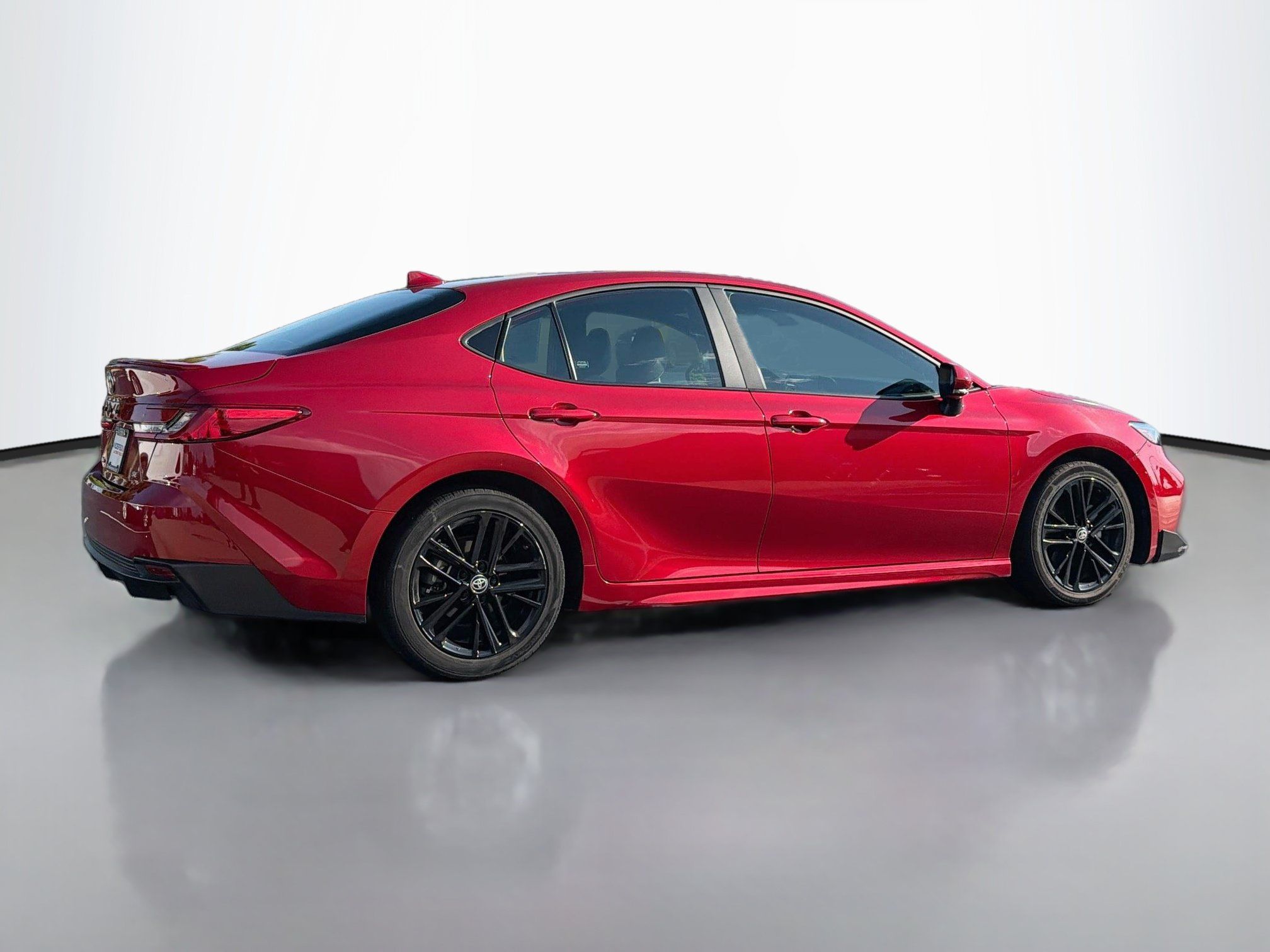 Used 2025 Toyota Camry SE FWD image 2