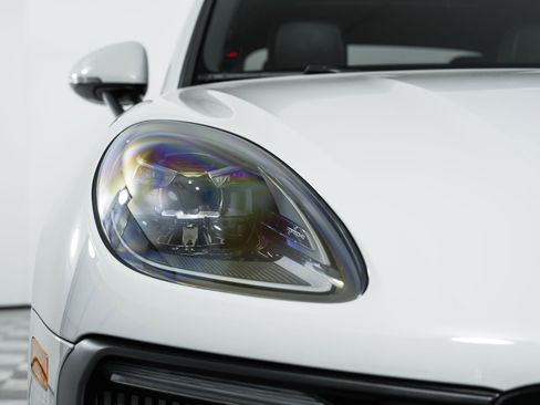 Used 2022 Porsche Macan GTS image 12