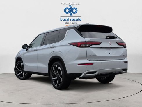 Used 2022 Mitsubishi Outlander SE image 4