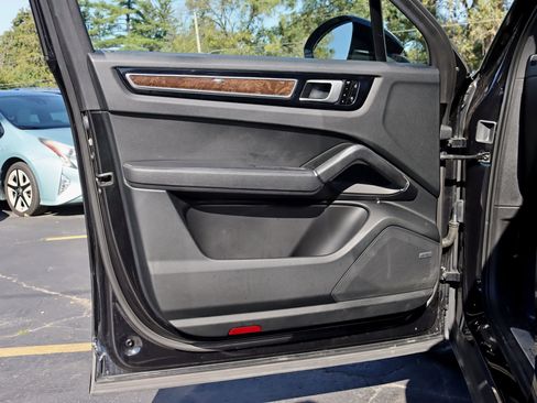 Used 2020 Porsche Cayenne Sport Utility 4D image 35