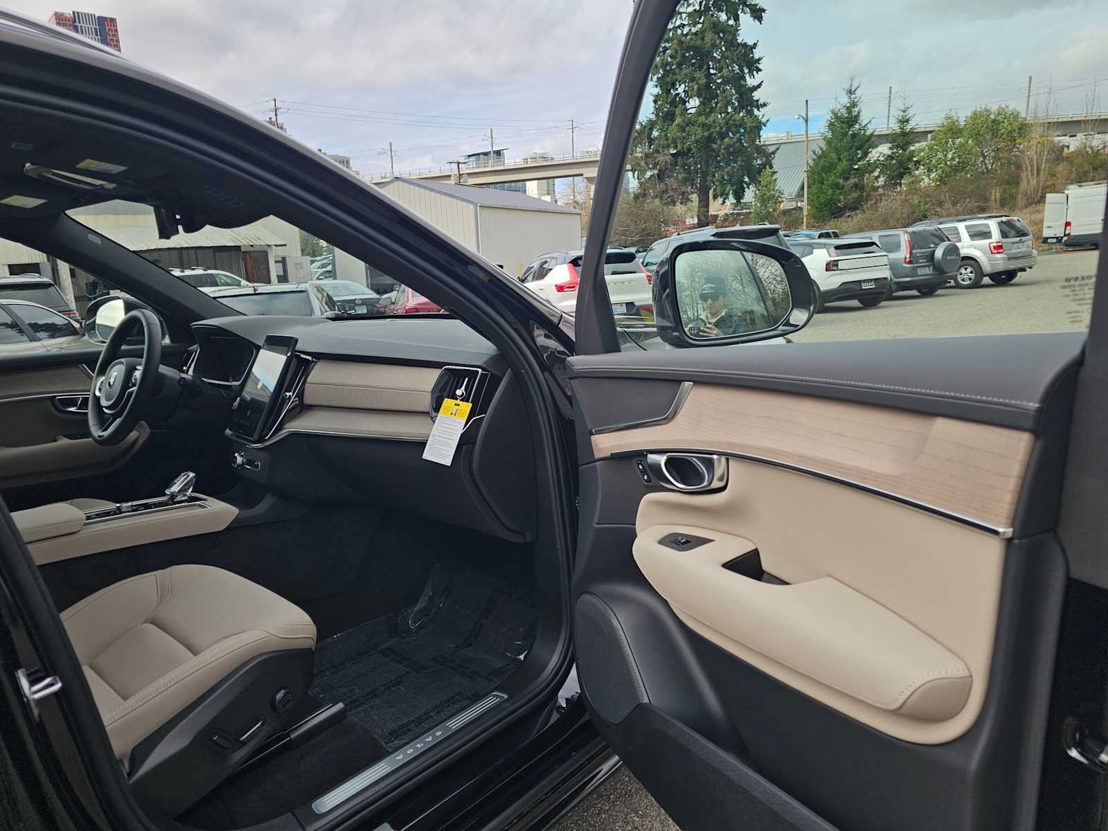 New 2026 Volvo XC90 T8 Plus w/ Protection Package AWD/4WD image 13