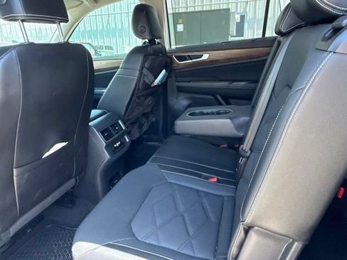 Used 2024 Volkswagen Atlas SE w/ Black Wheel Package FWD image 6