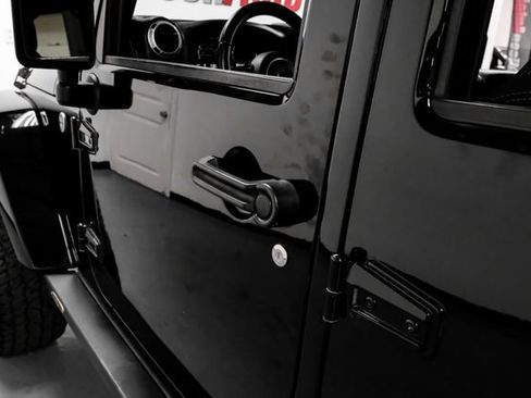 Used 2018 Jeep Wrangler Unlimited Sahara w/ Connectivity Group image 36