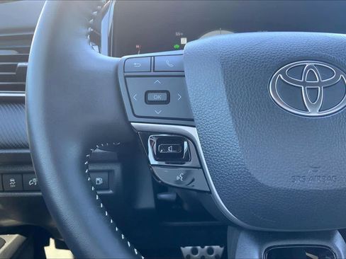 Used 2025 Toyota Camry SE image 23