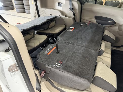 Used 2018 Ford Transit Connect XLT image 30