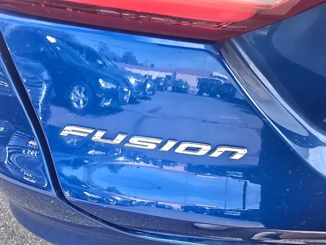 Used 2017 Ford Fusion SE FWD image 22