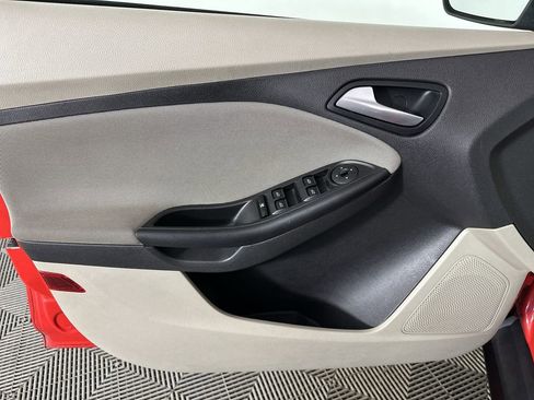 Used 2014 Ford Focus SE FWD image 19