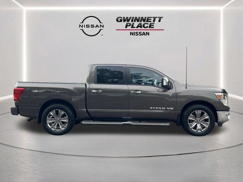 Used 2018 Nissan Titan SL w/ Chrome Package RWD image 30
