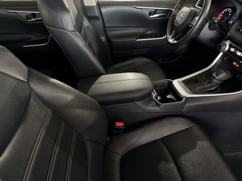 Used 2020 Toyota RAV4 XLE Premium FWD image 23