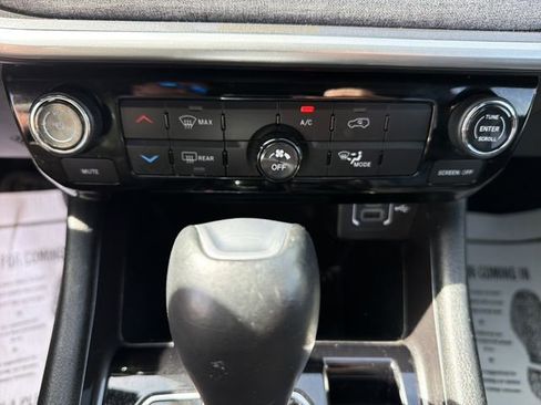 Used 2024 Jeep Compass Latitude AWD/4WD image 21