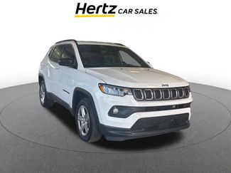 Used 2023 Jeep Compass Latitude image 1