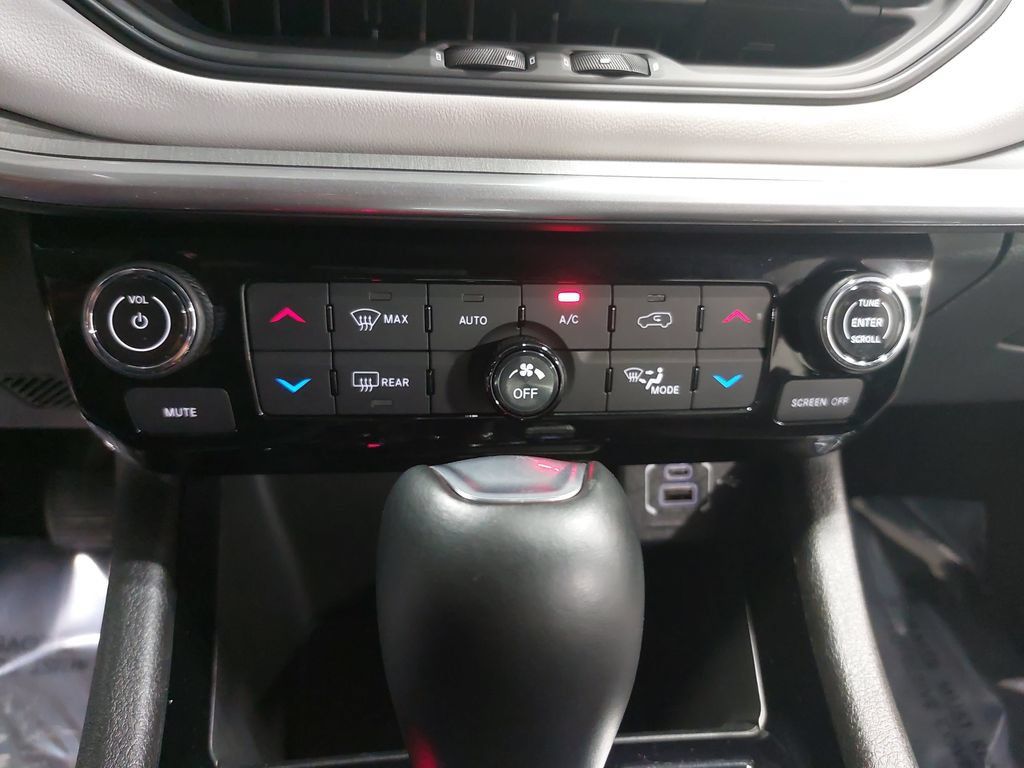 Used 2025 Jeep Compass Limited AWD/4WD image 20