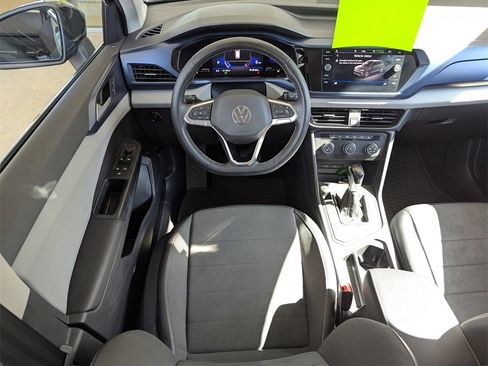 Certified 2022 Volkswagen Taos SE w/ Panoramic Sunroof Package image 14