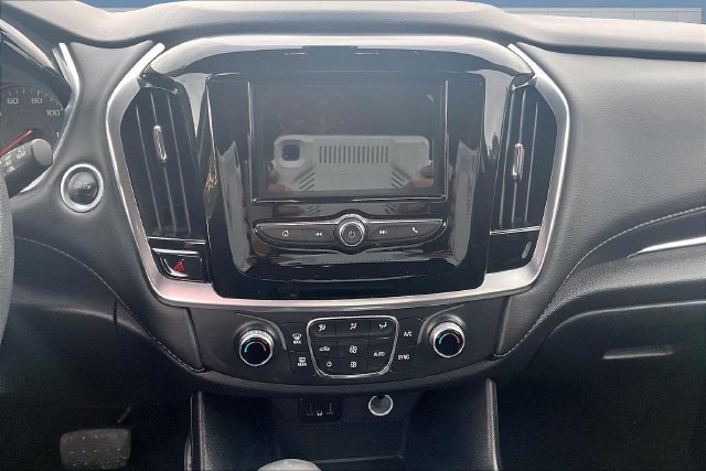 Used 2021 Chevrolet Traverse LS FWD image 9