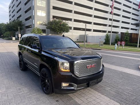 Used 2017 GMC Yukon Denali w/ Open Road Package AWD/4WD image 3