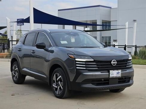 Used 2026 Nissan Kicks SV w/ Illumination Package image 2