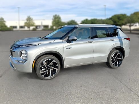 New 2025 Mitsubishi Outlander SEL image 3