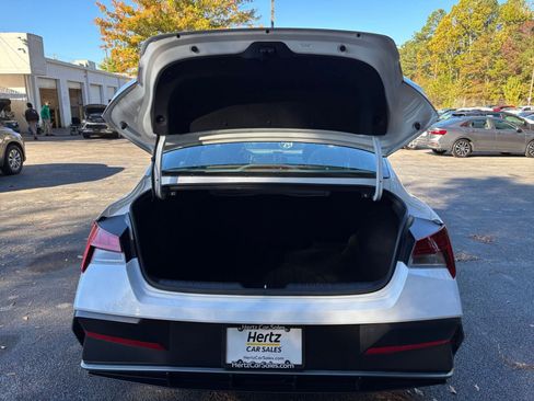 Used 2025 Hyundai Elantra SEL image 31