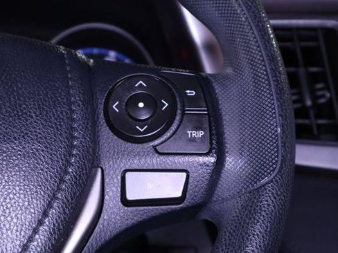 Used 2018 Toyota RAV4 LE FWD image 18