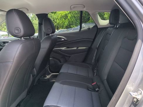 Used 2025 Chevrolet Trax LT w/ LT Convenience Package FWD image 15