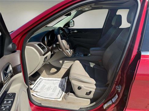 Used 2013 Jeep Grand Cherokee Laredo image 32