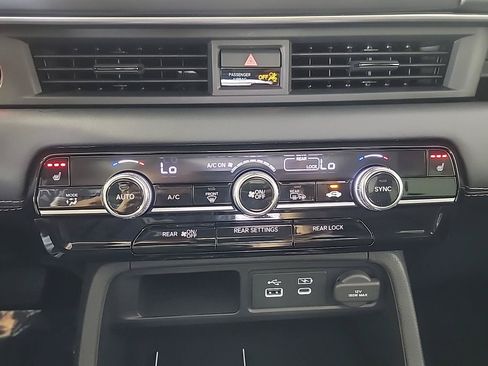 Certified 2025 Honda Pilot Touring image 31