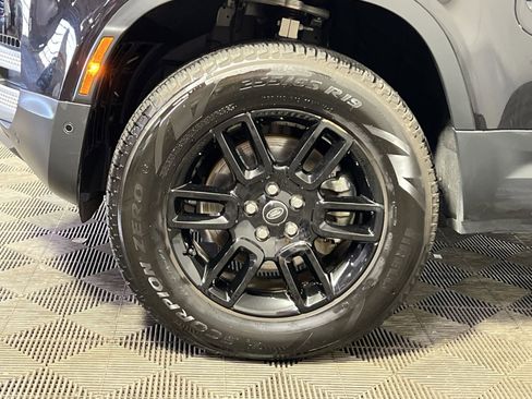 Used 2025 Land Rover Defender 110 S image 12